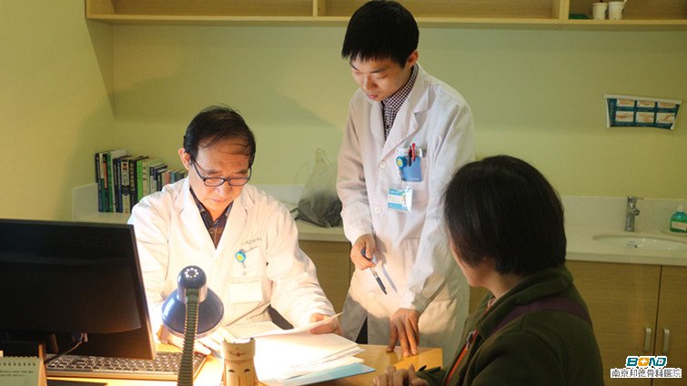 陈履平教授工作照