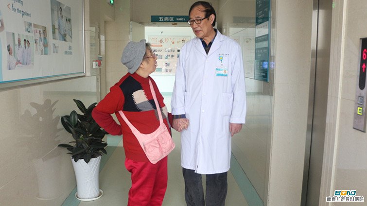 陈履平教授工作照